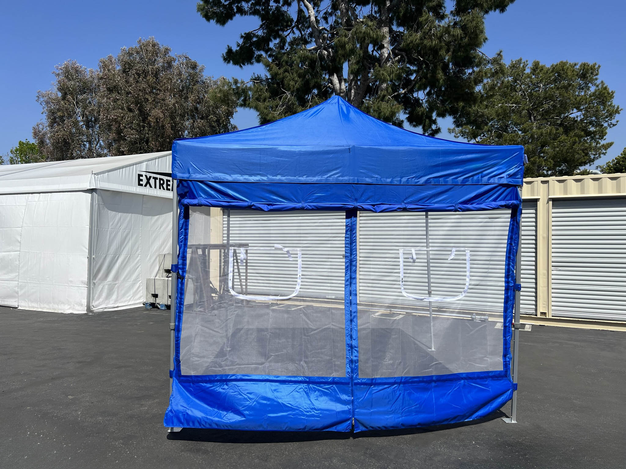 8m service window wall